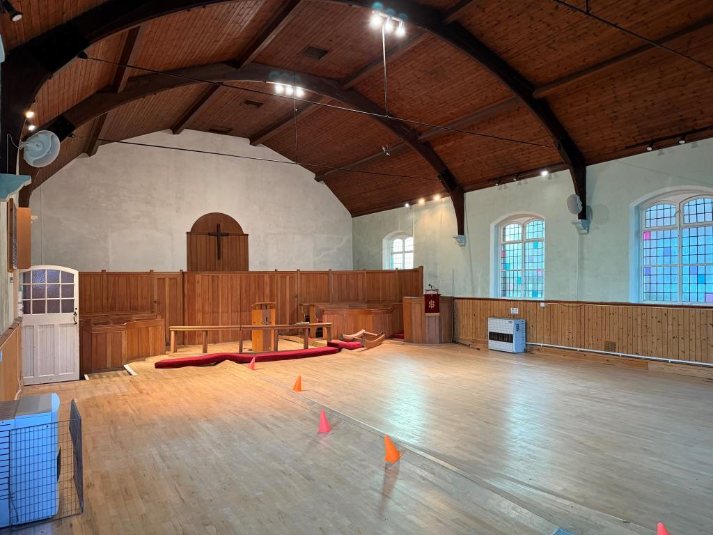 Lot: 35 - FORMER METHODIST CHURCH WITH POTENTIAL - Internal view of Church Hall from front of building